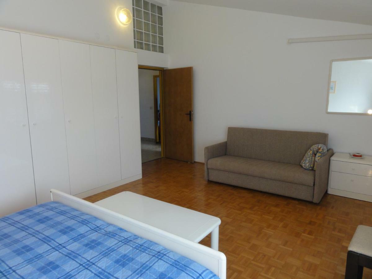 Nice And Cozy Apartment Ferry In Medulin Exteriör bild